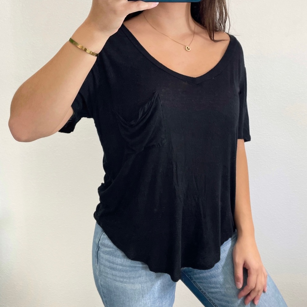 Black slouchy v-neck pocket t-shirt - Picture 2 of 5